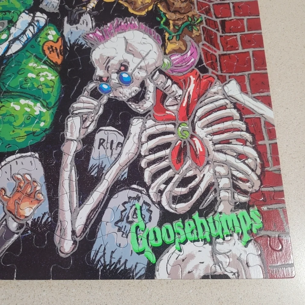 VTG 1996 Goosebumps Glow In The Dark 200 Piece Jigsaw Puzzle Complete